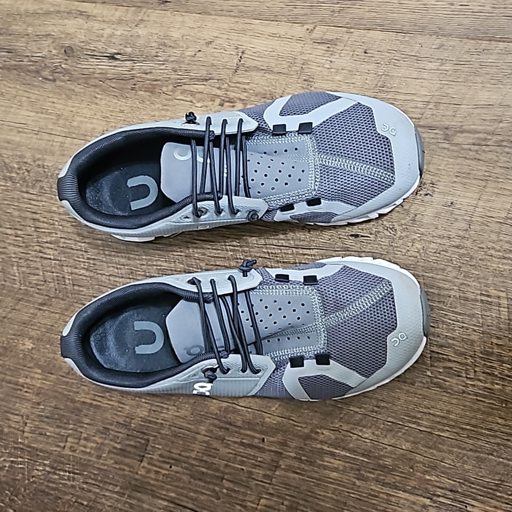 Women's On Running Cloud sz 5.5